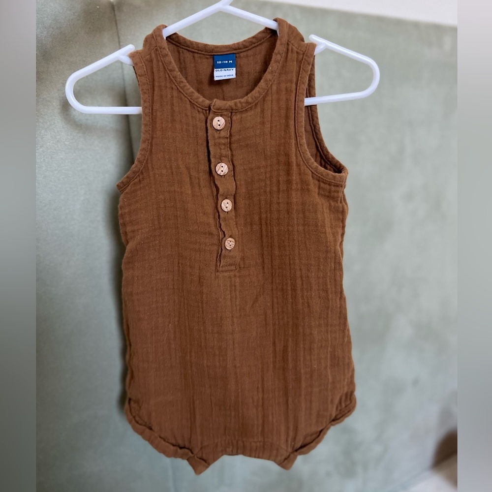 Old Navy Unisex Sleeveless Henley Romper brown  size 12-18 mos